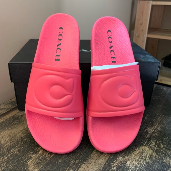 Pink coach rubber slides - Picture 2 of 4